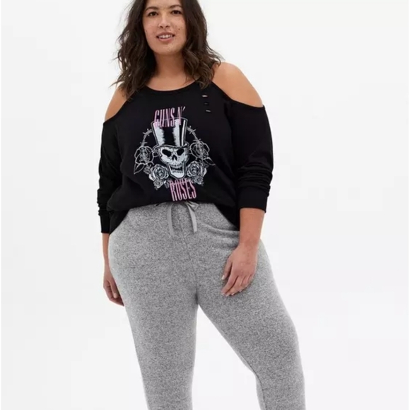 Women's Black Cold Shoulder Top - Picture 2 of 6